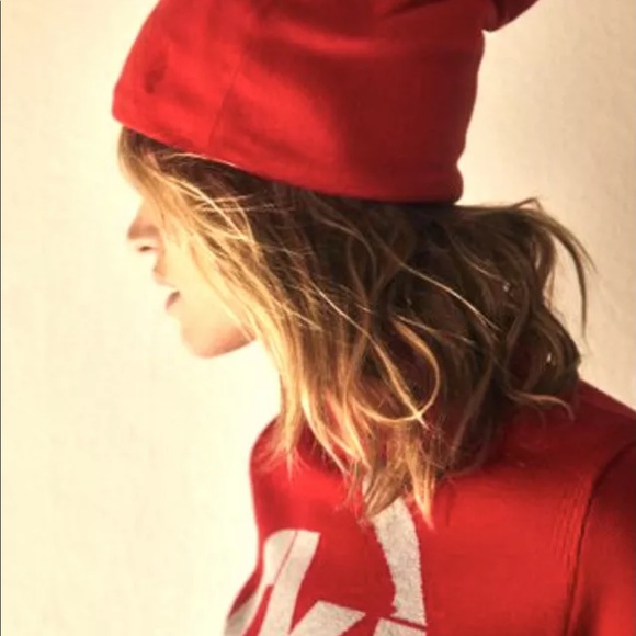 Free People Movement Fleece Beanie Red & Light Blue Contrast Cuff Logo - Picture 2 of 4